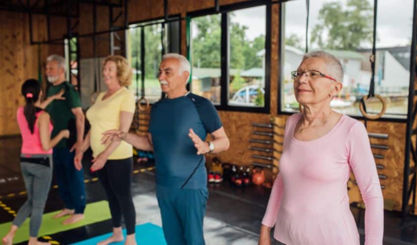 exercises to improve posture for seniors﻿
